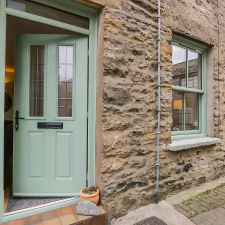 2 Kings Yard Holiday home